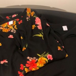 2 ladies Old Navy long sleeved blouses